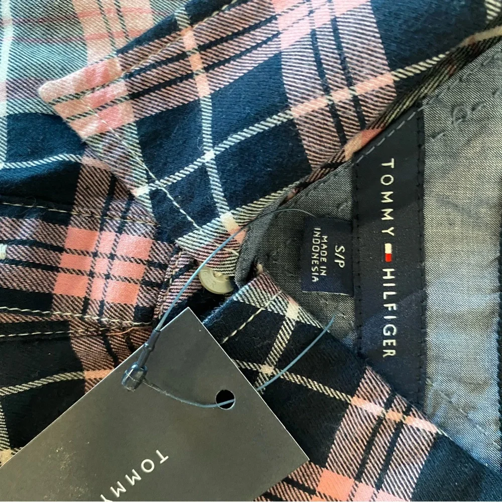 Tommy Hilfiger half button flannel size small NWT - Picture 3 of 3